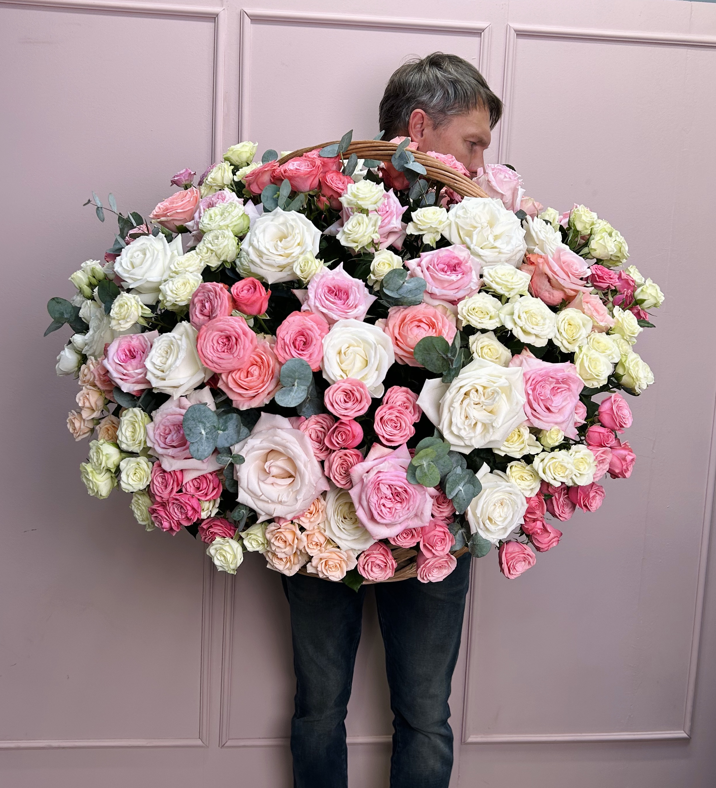 картинка Корзина XXL  с розами от Мадам Москвичка