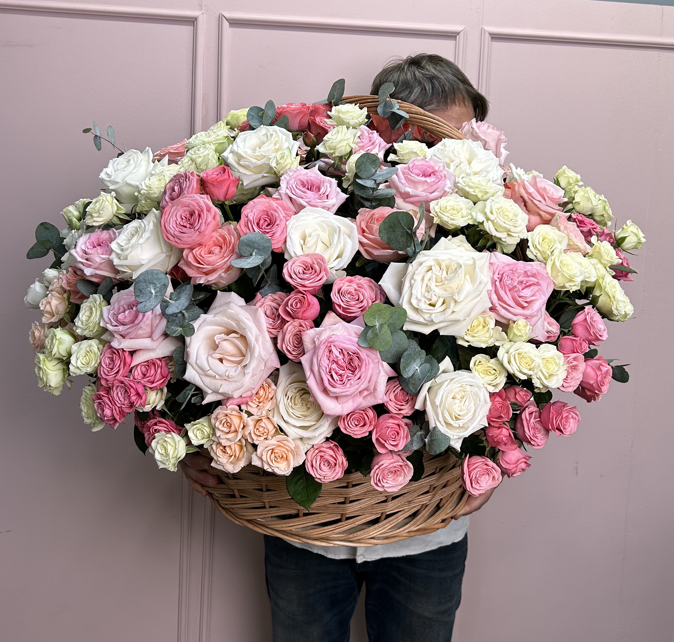 картинка Корзина XXL  с розами от Мадам Москвичка