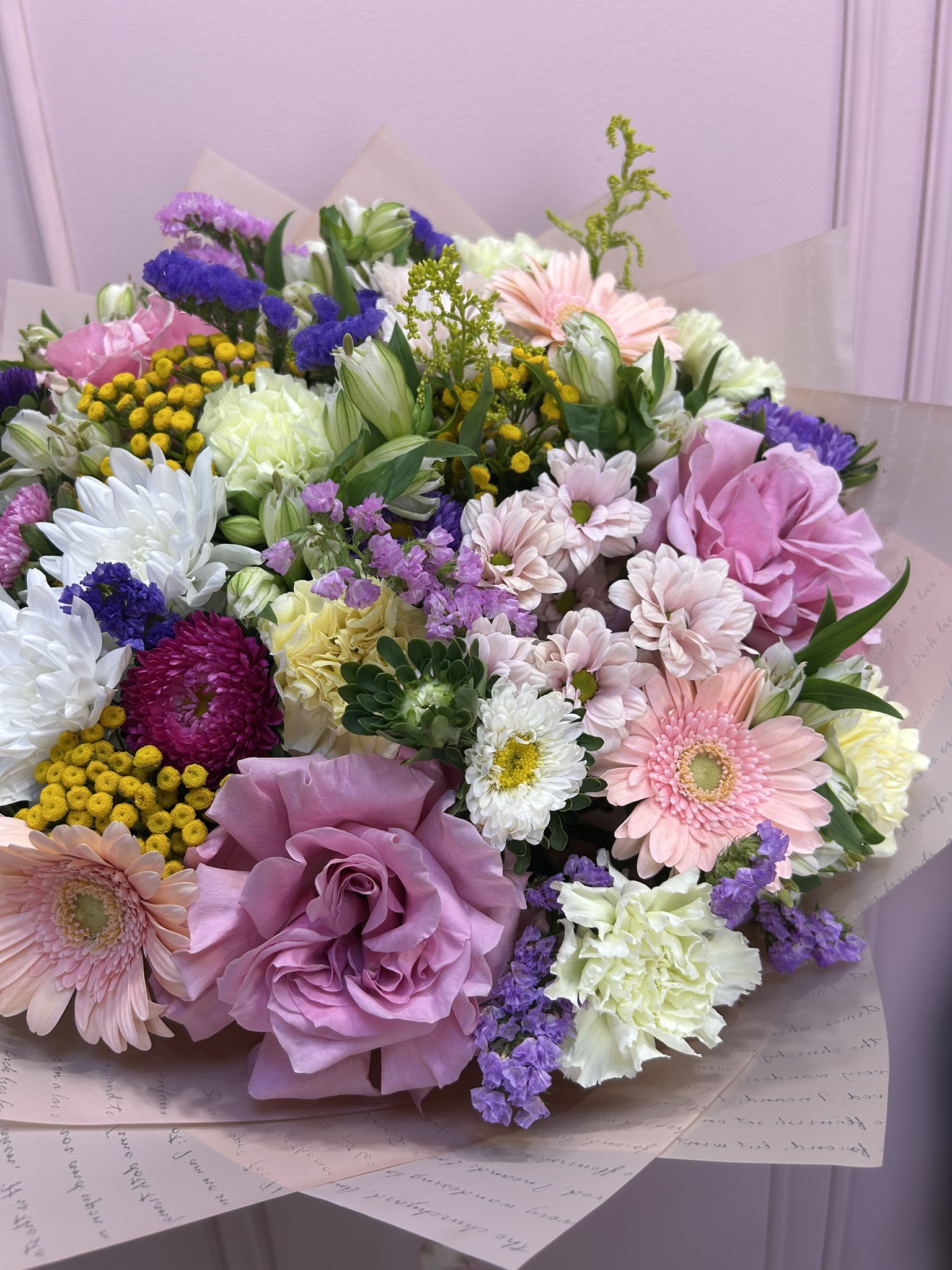 картинка Букет «Я подарю тебе лето» из роз, лизиантус, гербер, пижмы, солидаго от Мадам Москвичка